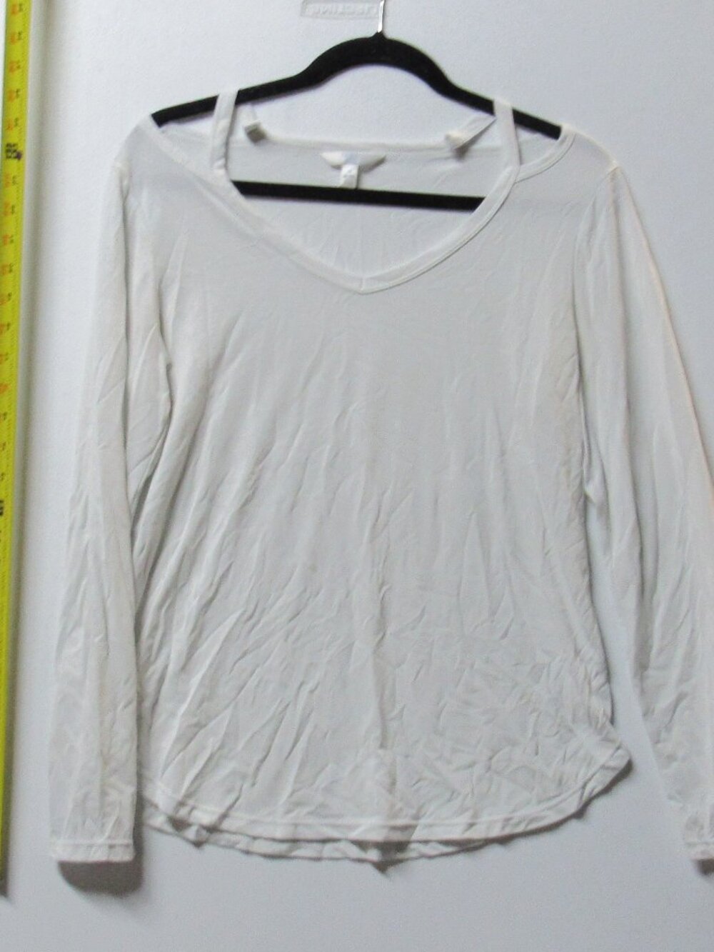 Time and Tru Women’s M White Long Sleeve V-Neck Top Tunic Casual